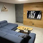 Goralskie Chalet *